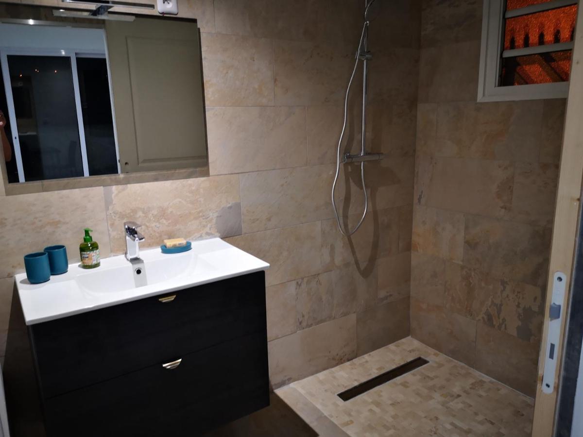 Appartement Saint Gilles Les Bains Buitenkant foto