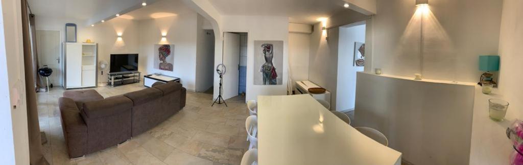 Appartement Saint Gilles Les Bains Buitenkant foto